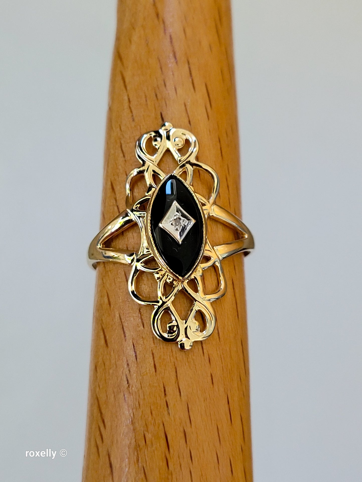 10K Yellow Gold Onyx and Diamond Art-Deco Ring Size 8.25, Solid Gold!