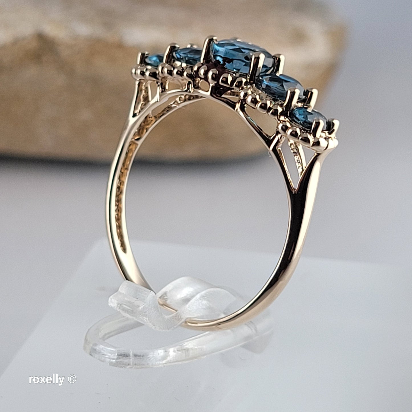 10K Yellow Gold London Blue topaz Ring Size 8 - Solid Gold!