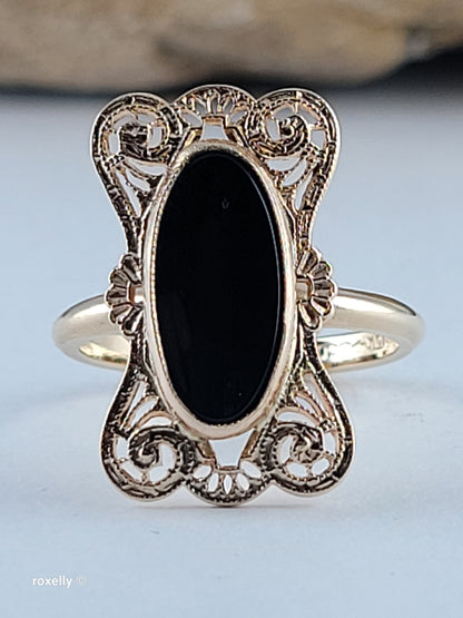 10k Size 5.5 Beautiful Solid Yellow Gold Onyx Gemstone Ring!
