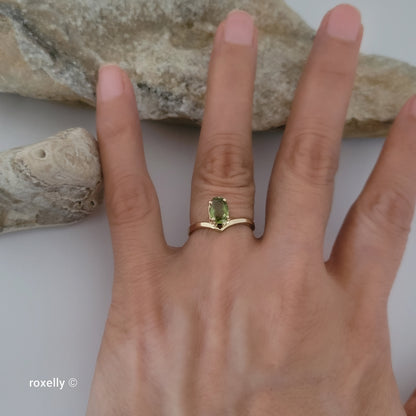 14K Yellow Gold Peridot Gemstone Cocktail Ring Size 6 - Solid Gold