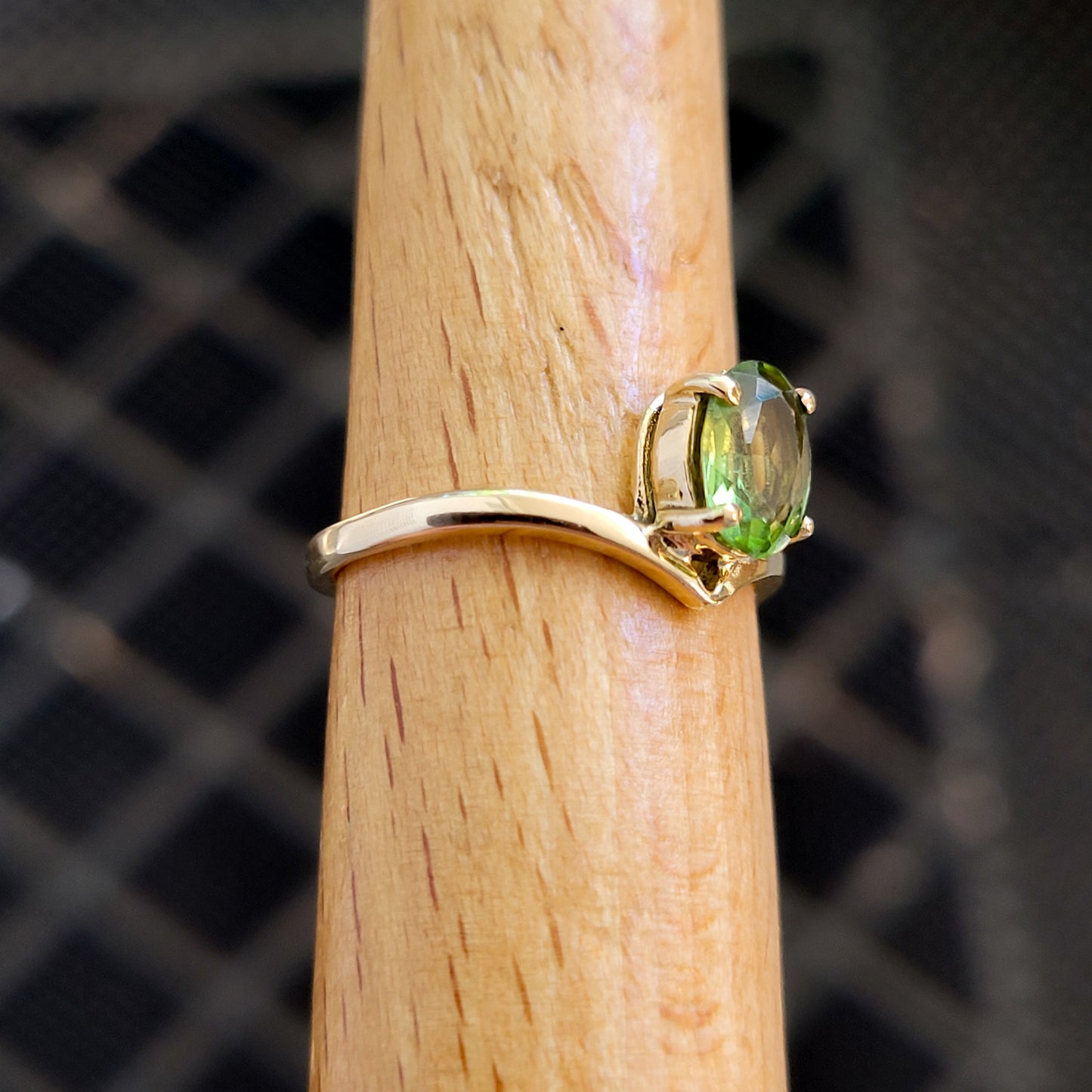 14K Yellow Gold Peridot Gemstone Cocktail Ring Size 6 - Solid Gold