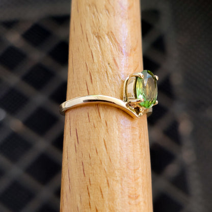 14K Yellow Gold Peridot Gemstone Cocktail Ring Size 6 - Solid Gold