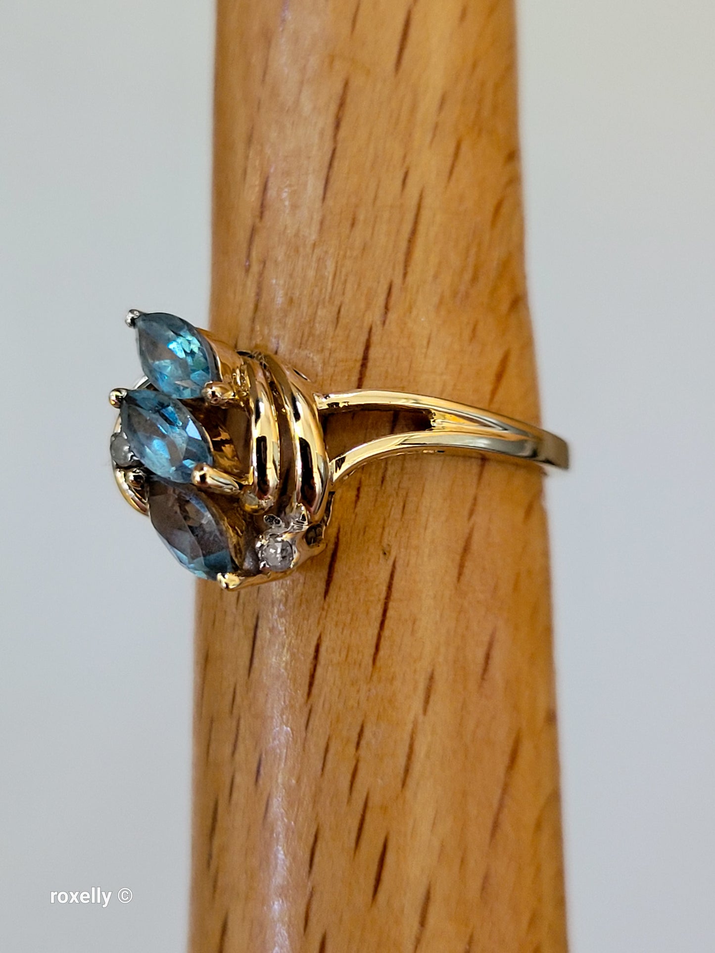 14K Yellow Gold Blue Topaz and Diamond Cocktail Ring Size 6, Solid Gold!