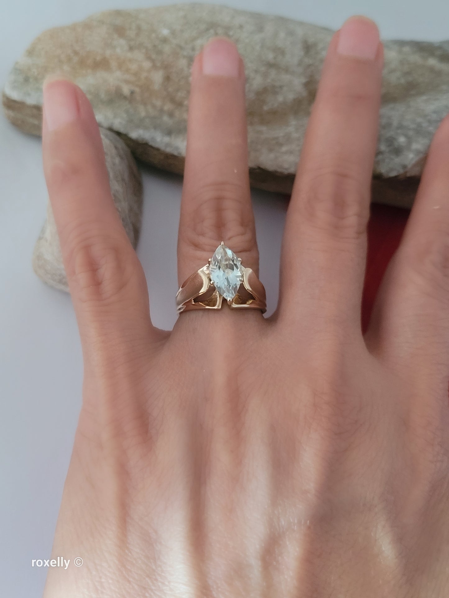 14K Yellow Gold Aquamarine Gemstone Ring Size 6.5, Solid Gold!
