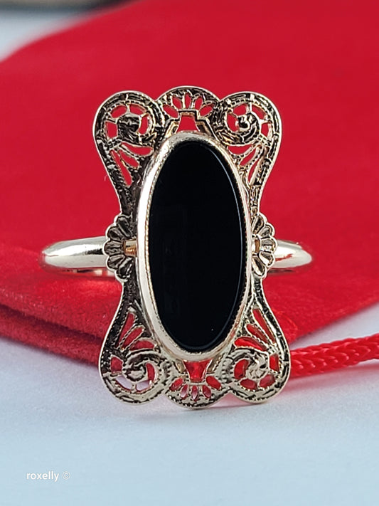 10k Size 5.5 Beautiful Solid Yellow Gold Onyx Gemstone Ring!