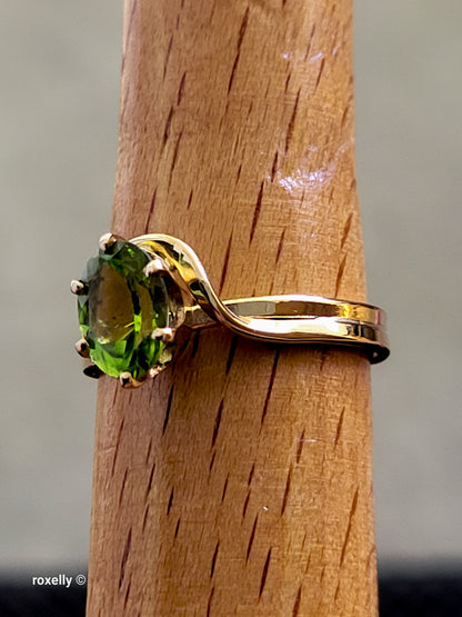 14K Yellow Gold Peridot Cocktail Ring Size 6 - Solid Gold!