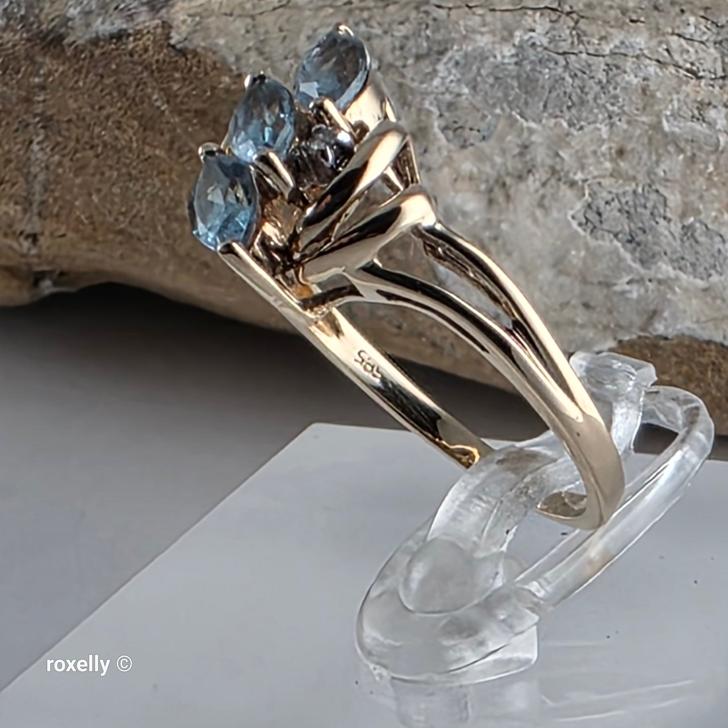 14K Yellow Gold Blue Topaz and Diamond Cocktail Ring Size 6, Solid Gold!