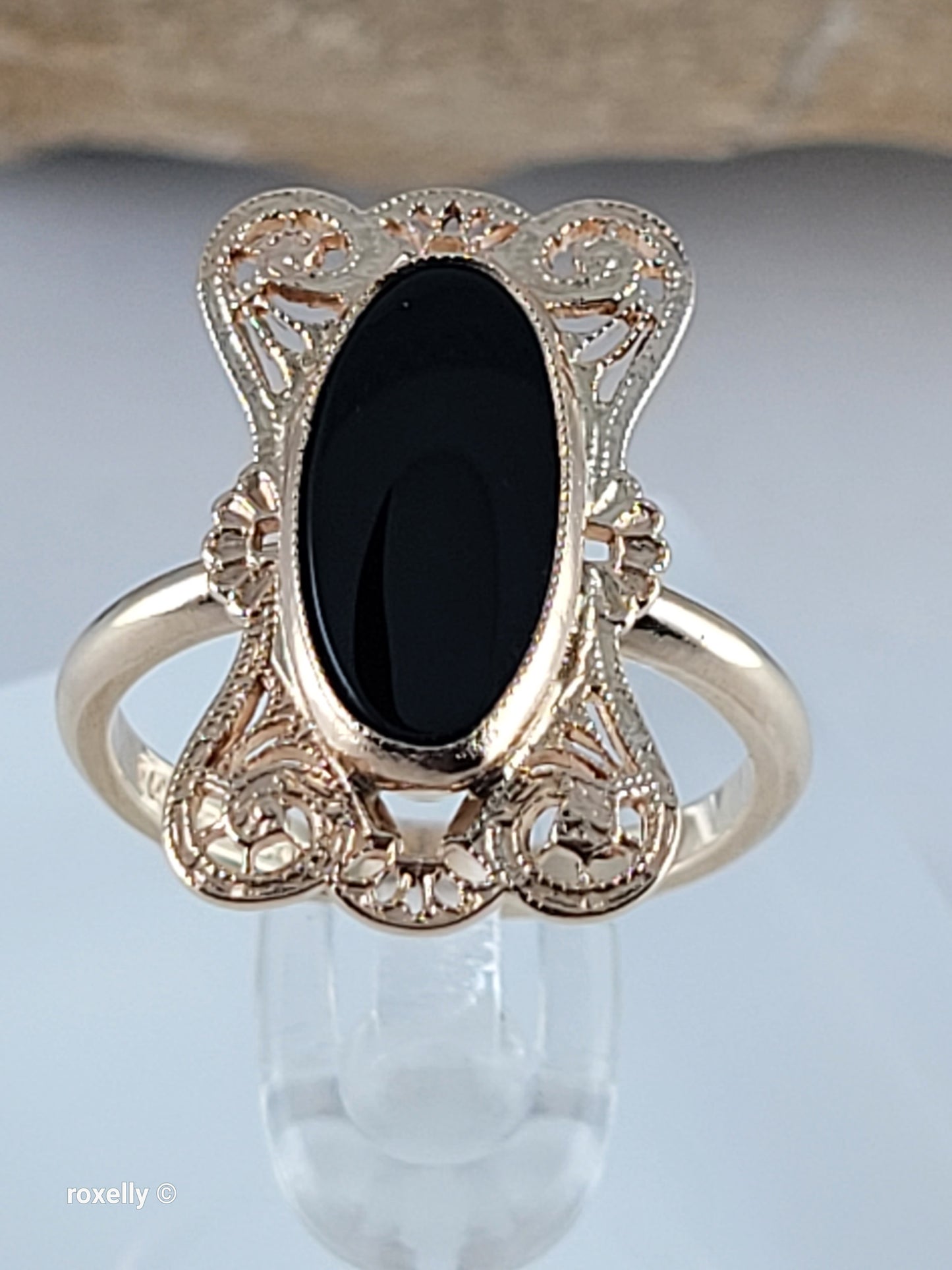 10k Size 5.5 Beautiful Solid Yellow Gold Onyx Gemstone Ring!