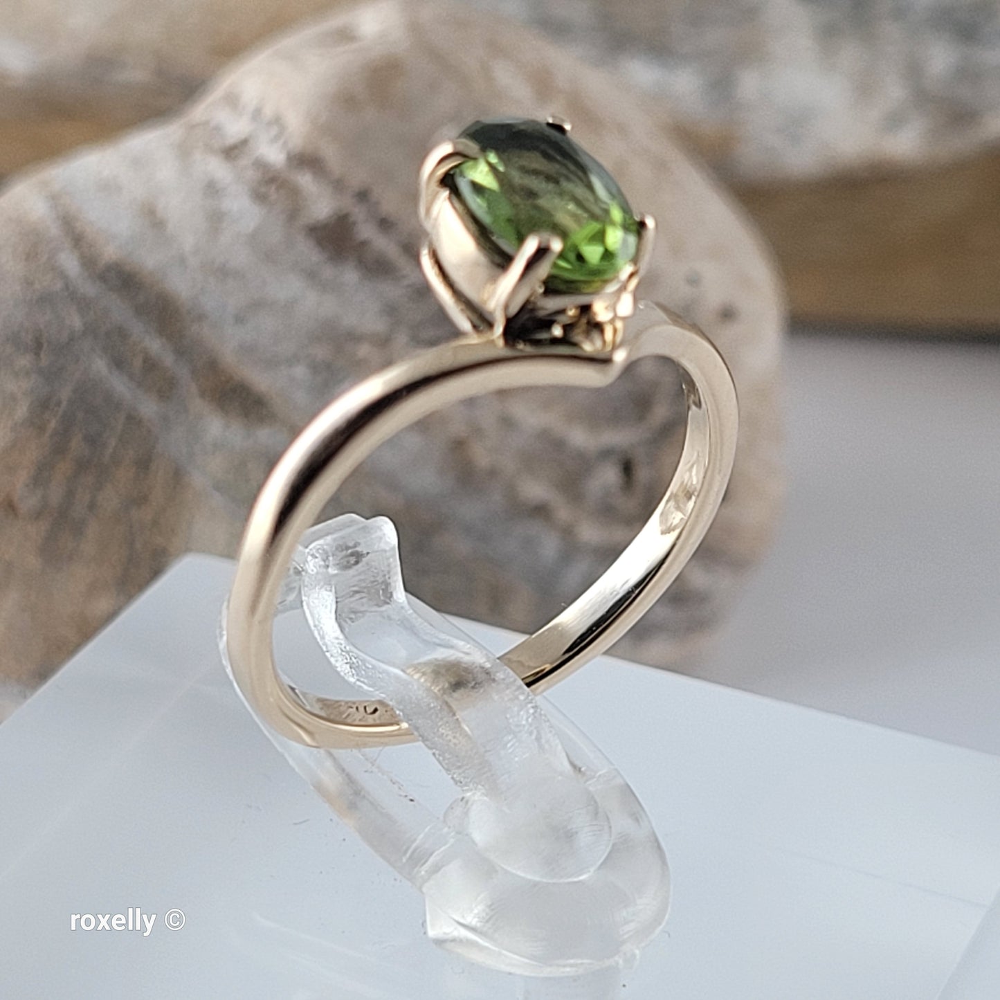 14K Yellow Gold Peridot Gemstone Cocktail Ring Size 6 - Solid Gold
