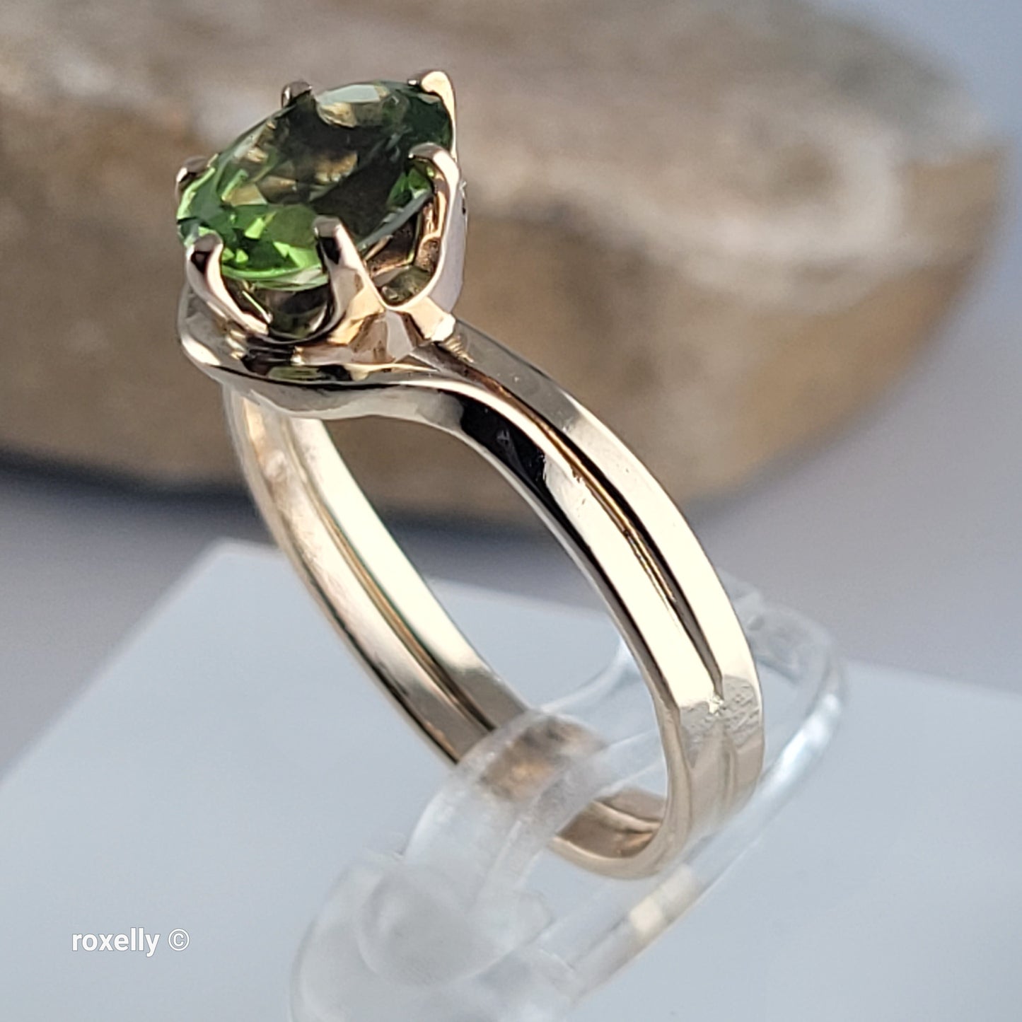14K Yellow Gold Peridot Cocktail Ring Size 6 - Solid Gold!