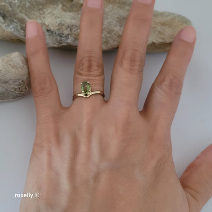 14K Yellow Gold Peridot Gemstone Cocktail Ring Size 6 - Solid Gold