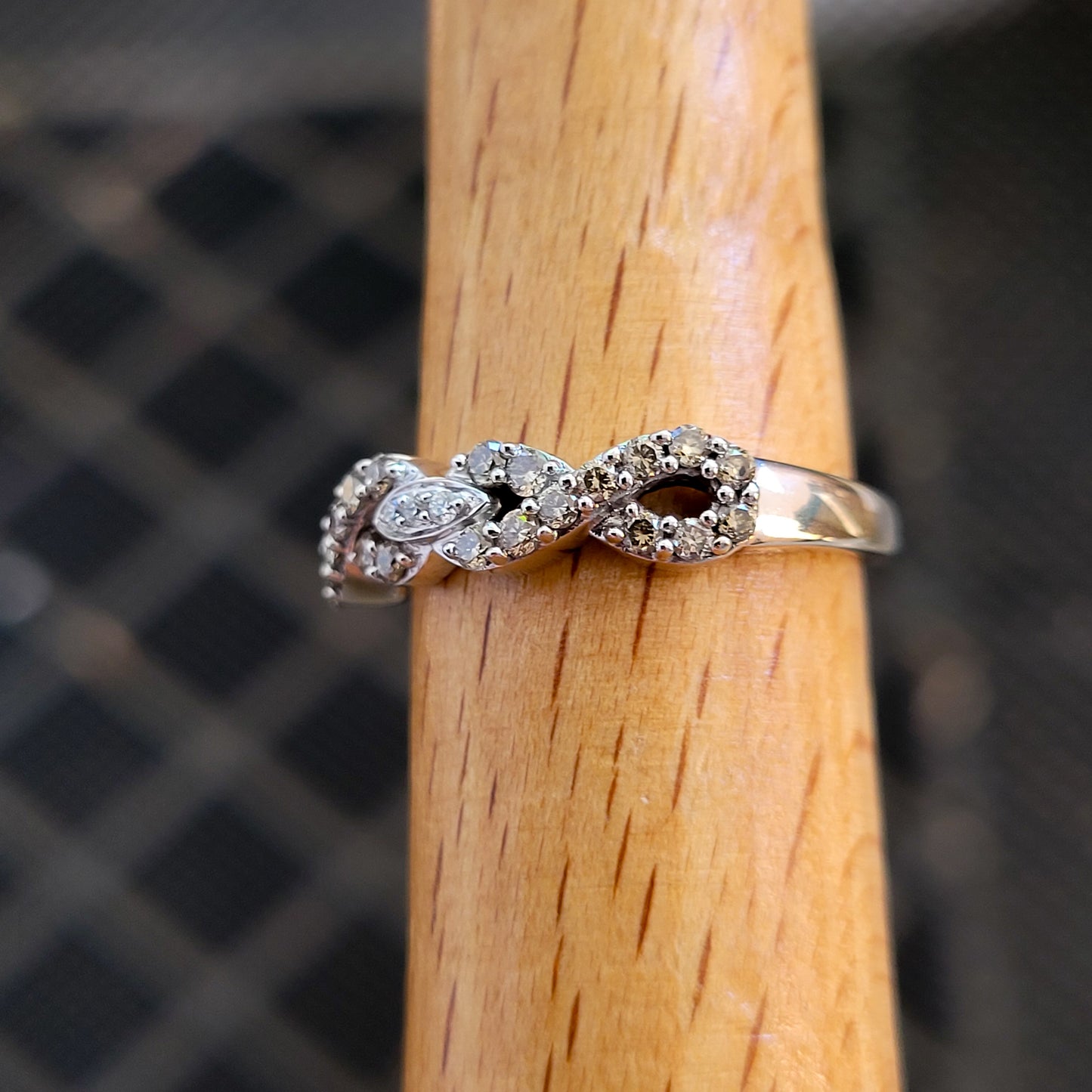 LeVian 14K White Gold Chocolate & Vanilla Diamond Infinity Ring Size 6.5 - Solid Gold!