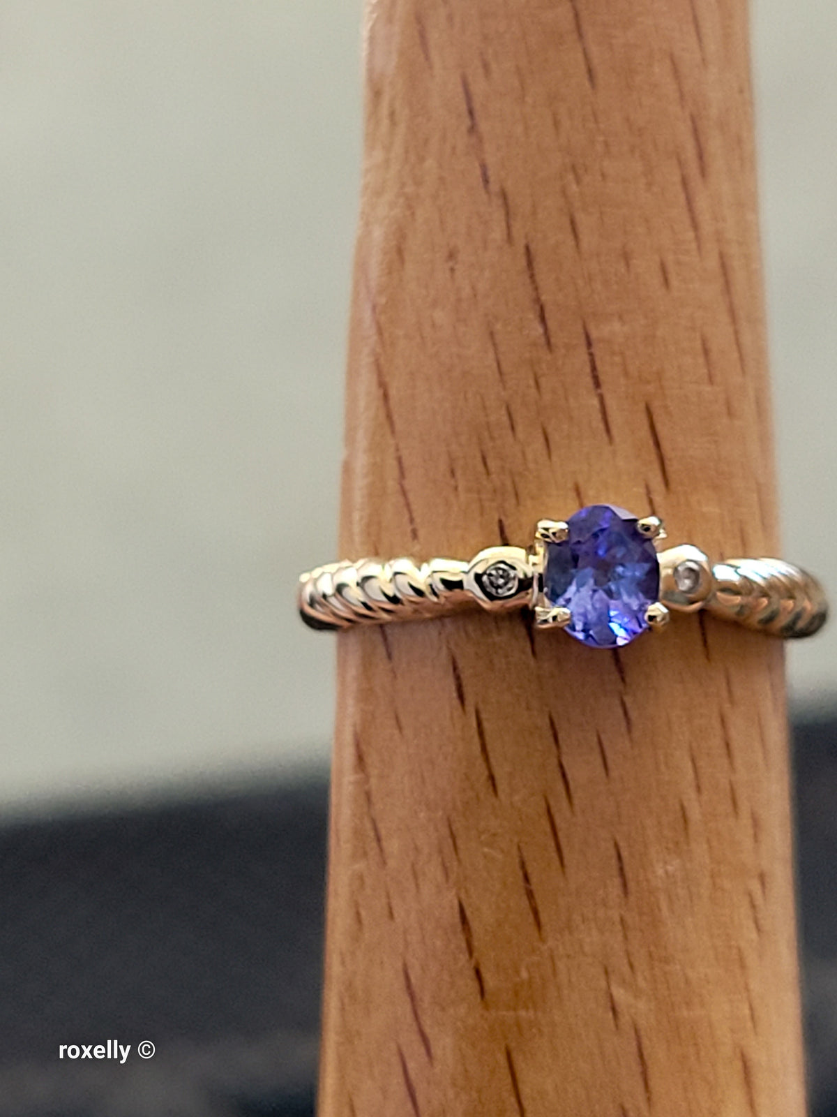 14K Yellow Gold Oval Tanzanite and Diamond Ring Size 7 - Solid Gold