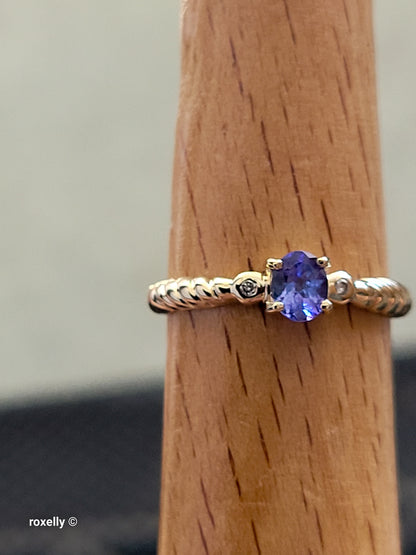 14K Yellow Gold Oval Tanzanite and Diamond Ring Size 7 - Solid Gold