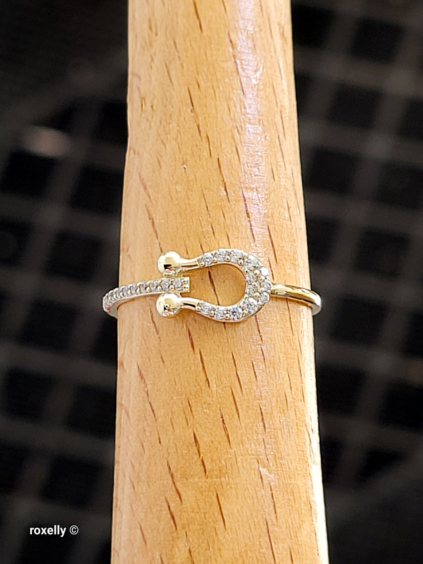 10K Yellow Gold Cubic Zirconia Horseshoe Dainty Ring Size 6.75, Solid Gold!