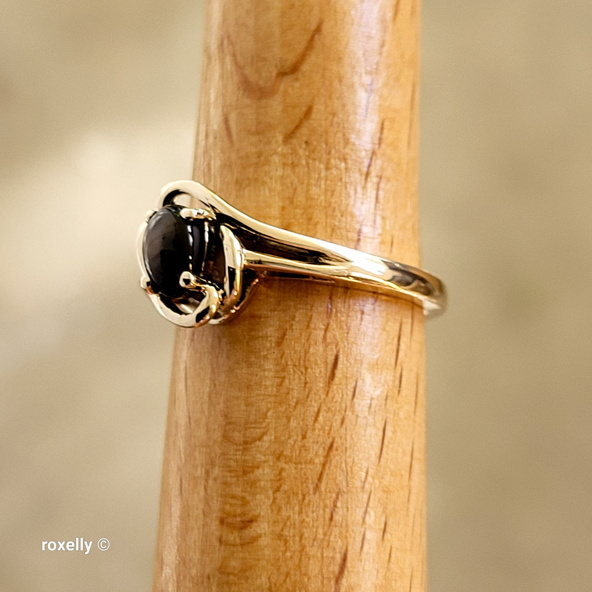 10K Yellow Gold Black Star Sapphire Ring Size 6 - Solid Gold!