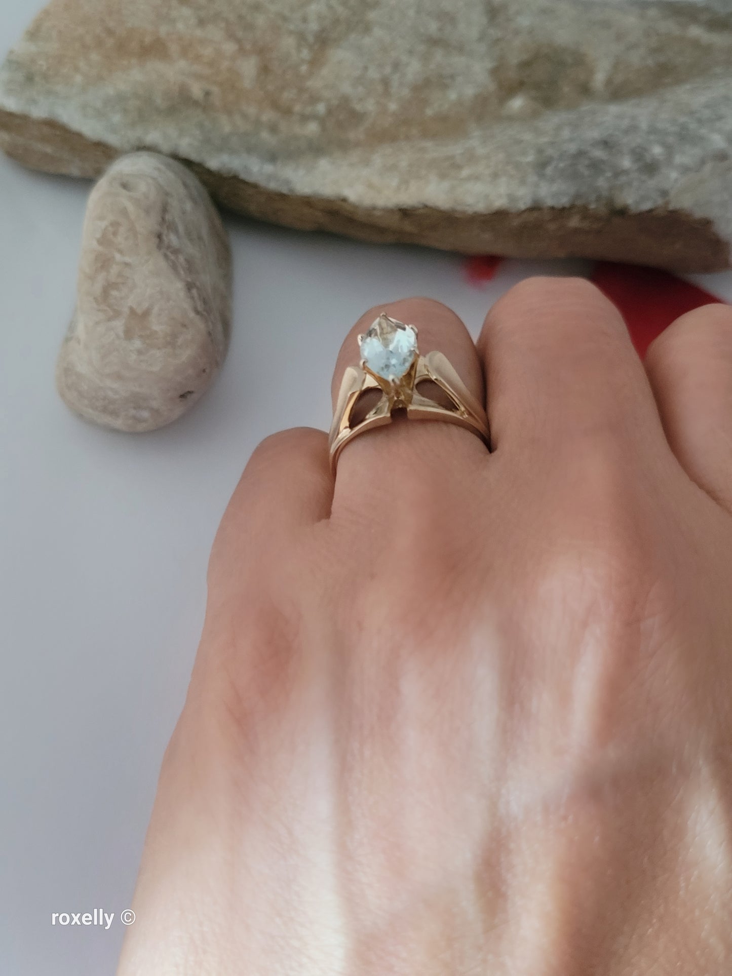 14K Yellow Gold Aquamarine Gemstone Ring Size 6.5, Solid Gold!