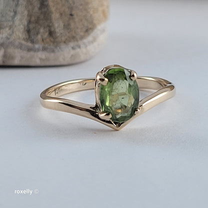 14K Yellow Gold Peridot Gemstone Cocktail Ring Size 6 - Solid Gold