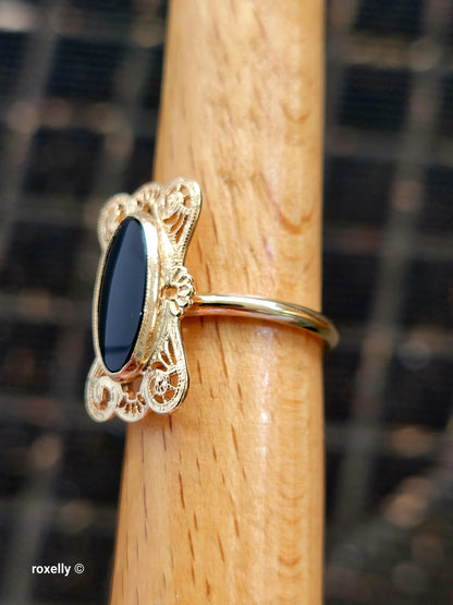 10k Size 5.5 Beautiful Solid Yellow Gold Onyx Gemstone Ring!