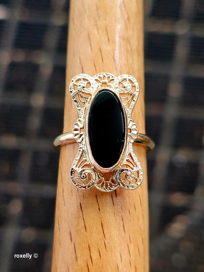 10k Size 5.5 Beautiful Solid Yellow Gold Onyx Gemstone Ring!