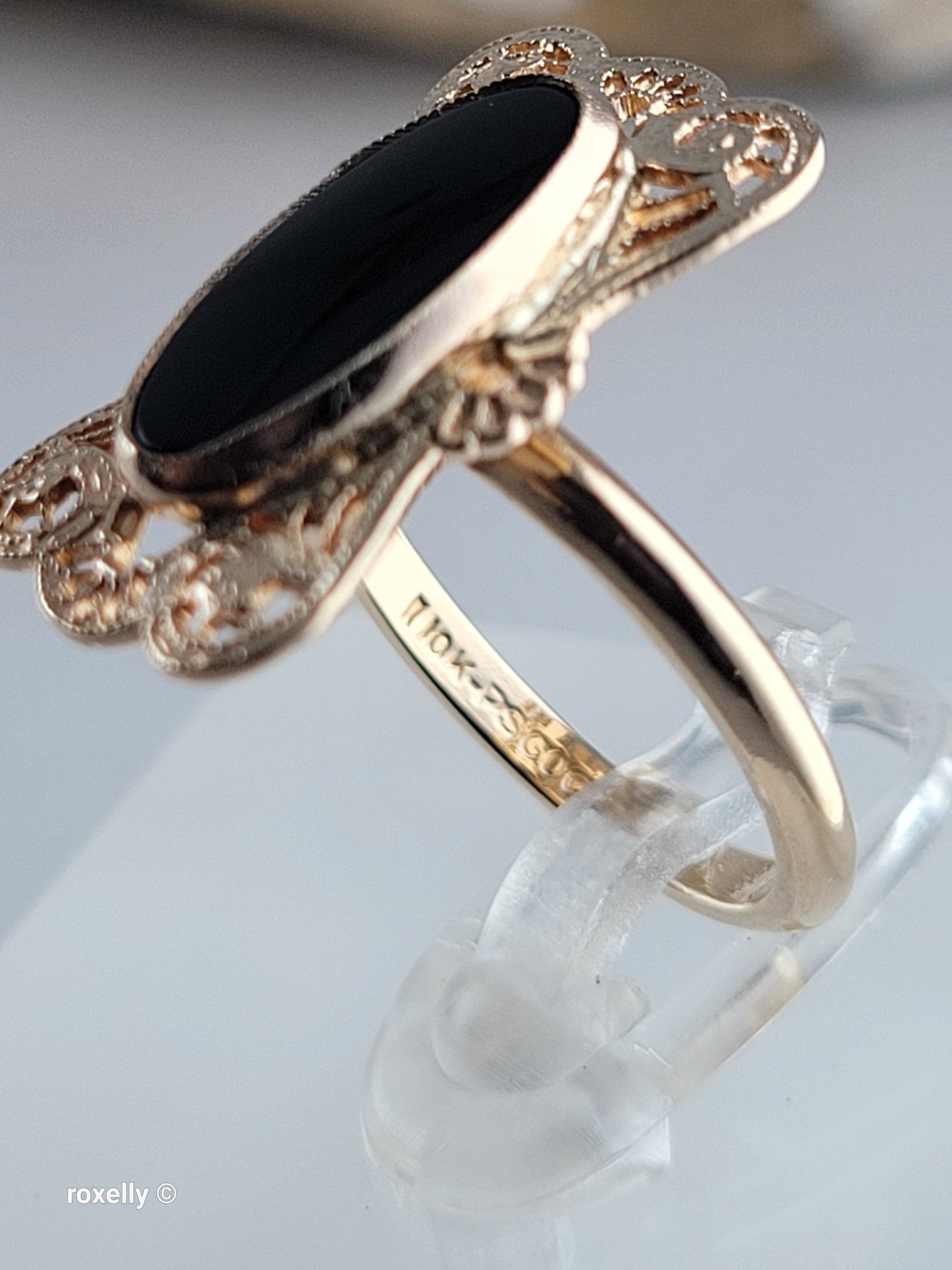 10k Size 5.5 Beautiful Solid Yellow Gold Onyx Gemstone Ring!