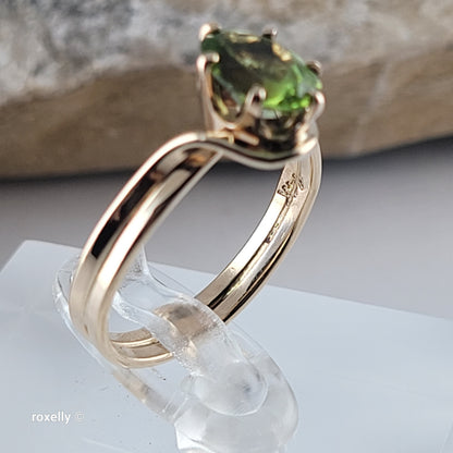 14K Yellow Gold Peridot Cocktail Ring Size 6 - Solid Gold!