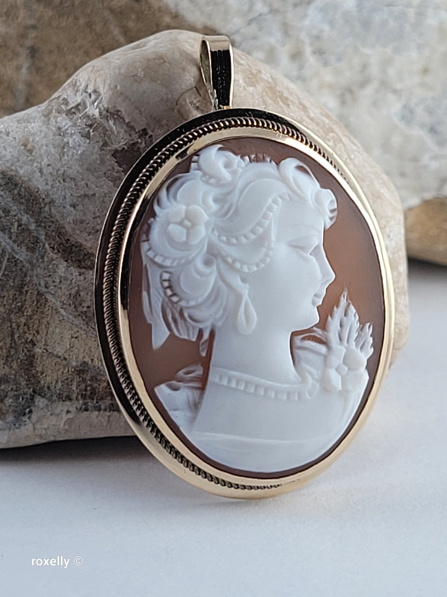 Vintage 14K Yellow Gold Italian Cameo Brooch/Pendant – Classic Victorian Profile -Hand-Carved Shell