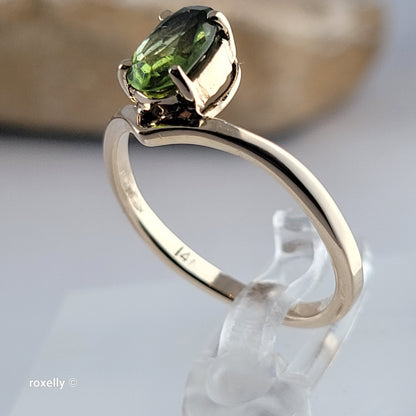 14K Yellow Gold Peridot Gemstone Cocktail Ring Size 6 - Solid Gold
