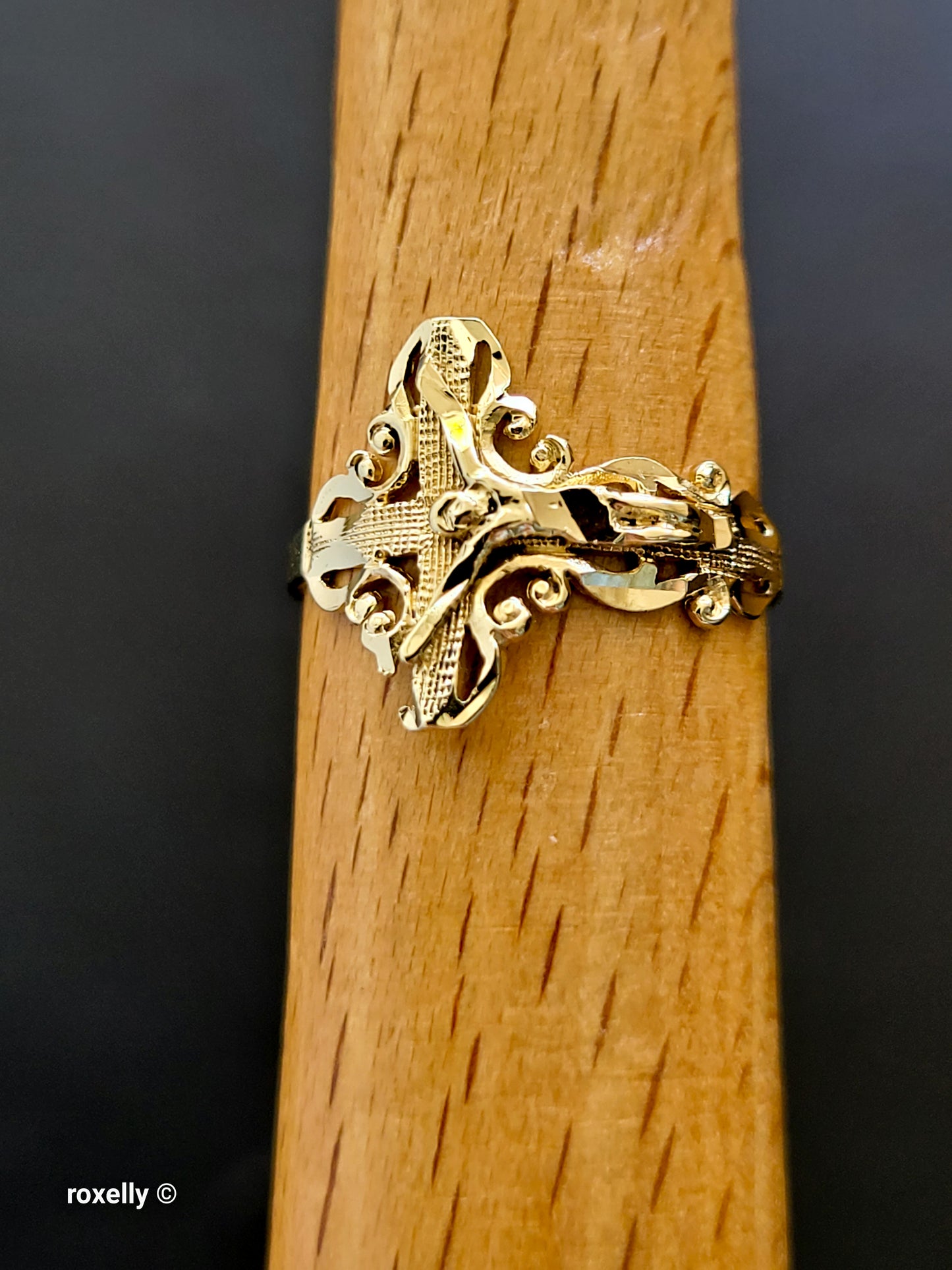 10K Yellow Gold Crucifix Design Ring, Size 6.75, Solid Gold
