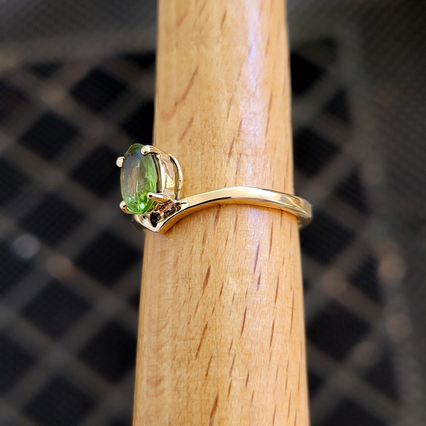 14K Yellow Gold Peridot Gemstone Cocktail Ring Size 6 - Solid Gold