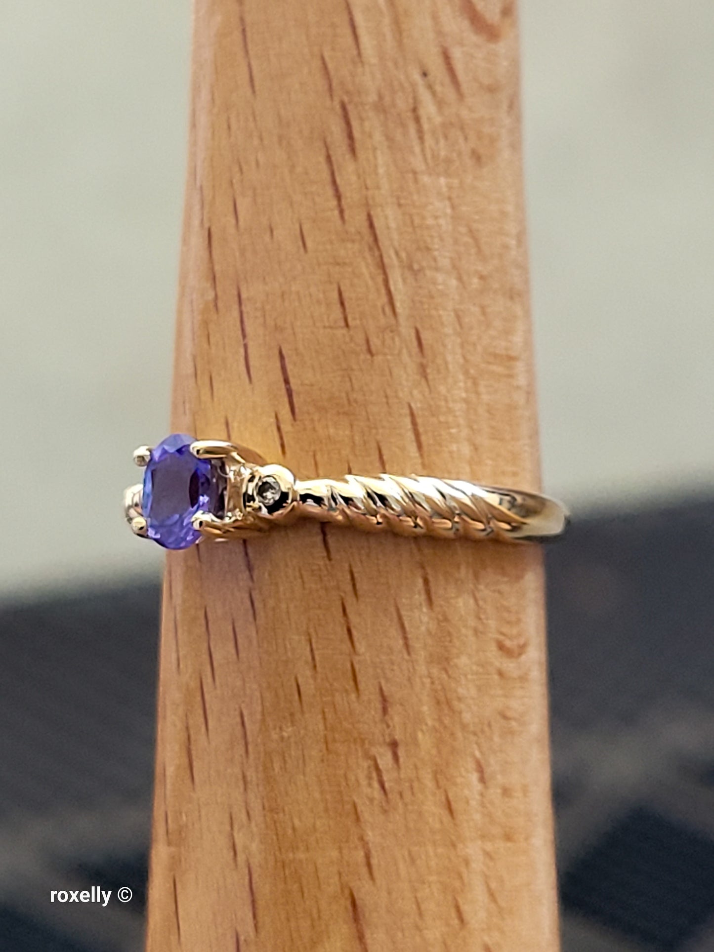 14K Yellow Gold Oval Tanzanite and Diamond Ring Size 7 - Solid Gold