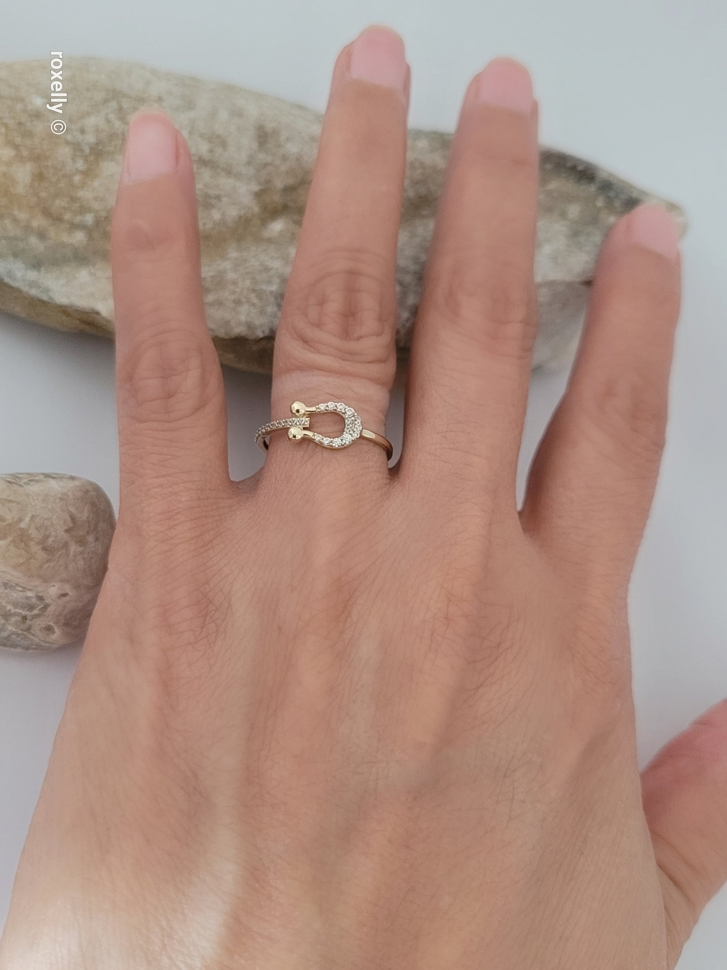 10K Yellow Gold Cubic Zirconia Horseshoe Dainty Ring Size 6.75, Solid Gold!