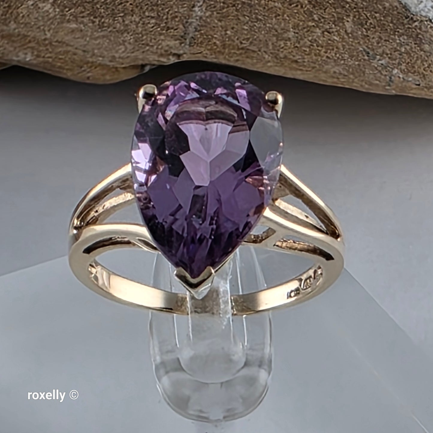 10K Yellow Gold Amethyst Gemstone Ring Size 6.75, Solid Gold!