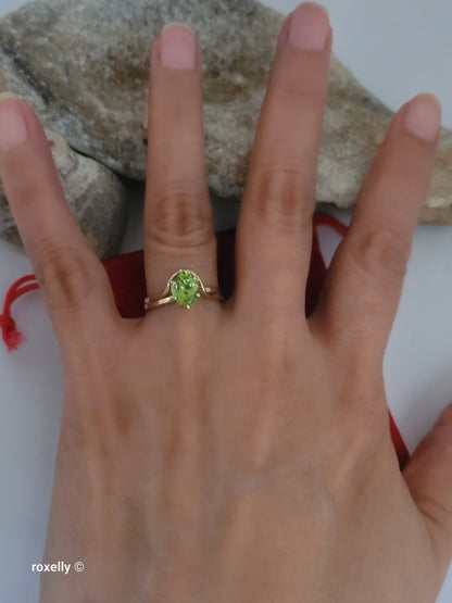 14K Yellow Gold Peridot Cocktail Ring Size 6 - Solid Gold!