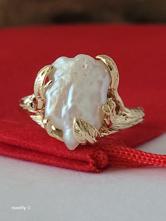 14K Vintage Yellow Gold Natural Pearl Brutalist Ring Size 6.5, Solid Gold!