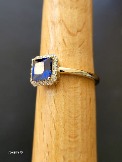 10K Yellow Gold with Blue and White Sapphires Cocktail Ring Size 6, Solid Gold