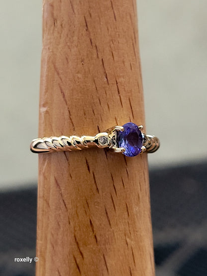14K Yellow Gold Oval Tanzanite and Diamond Ring Size 7 - Solid Gold