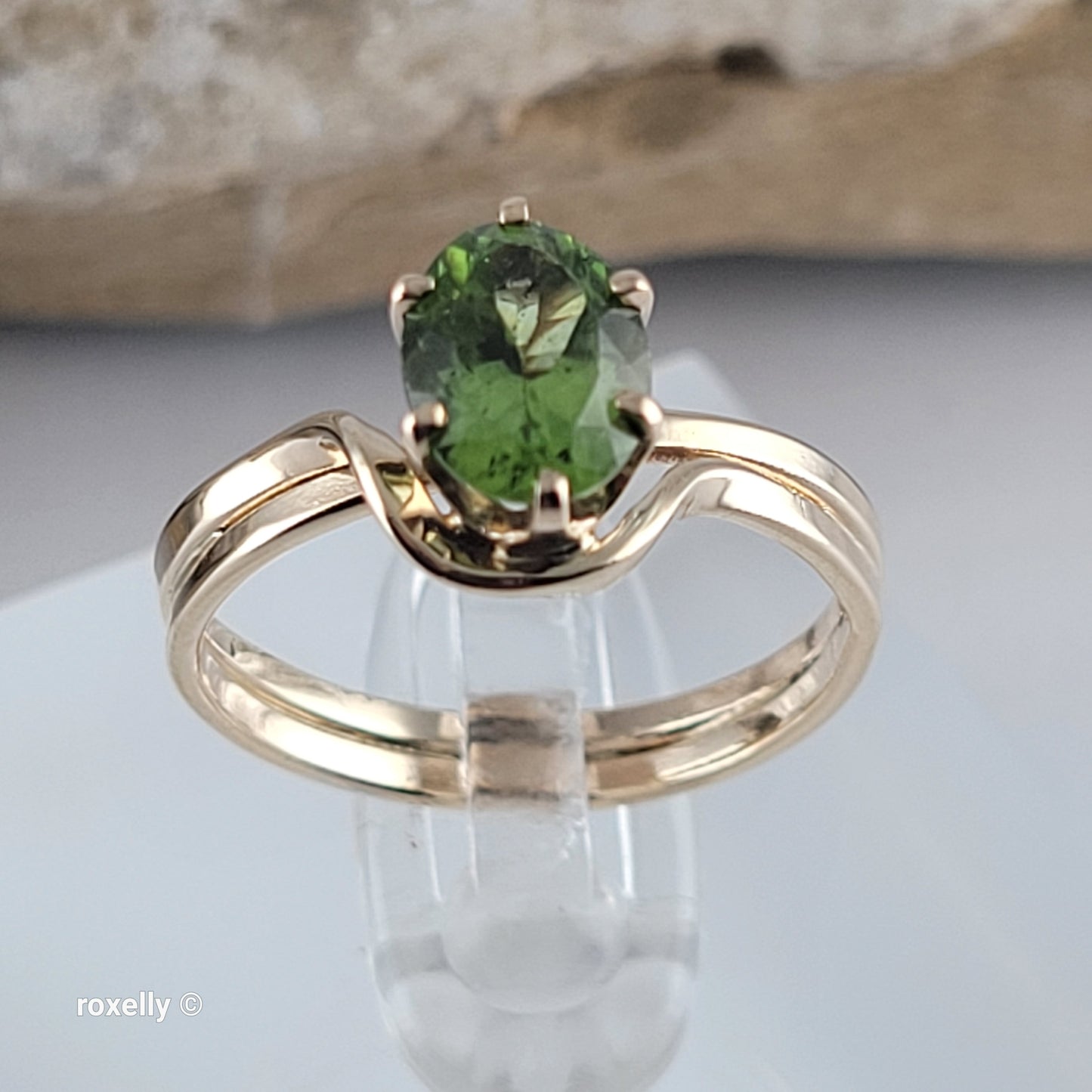 14K Yellow Gold Peridot Cocktail Ring Size 6 - Solid Gold!