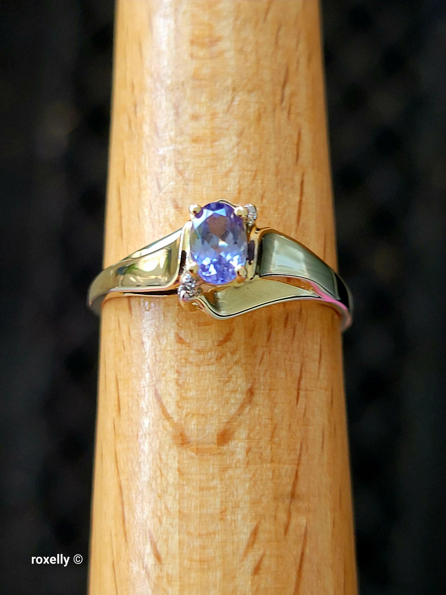 10K Yellow Gold Tanzanite and Diamond Ring Size 9.25, Solid Gold!