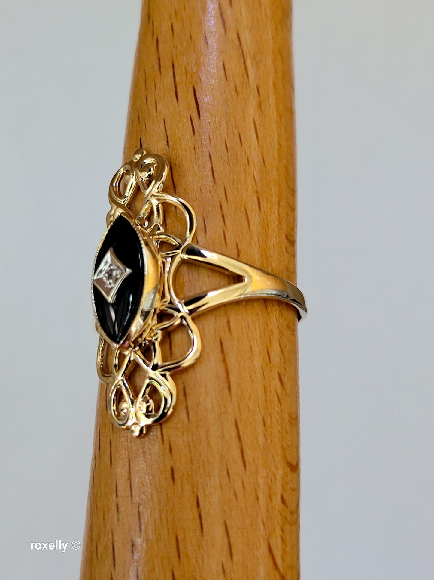 10K Yellow Gold Onyx and Diamond Art-Deco Ring Size 8.25, Solid Gold!