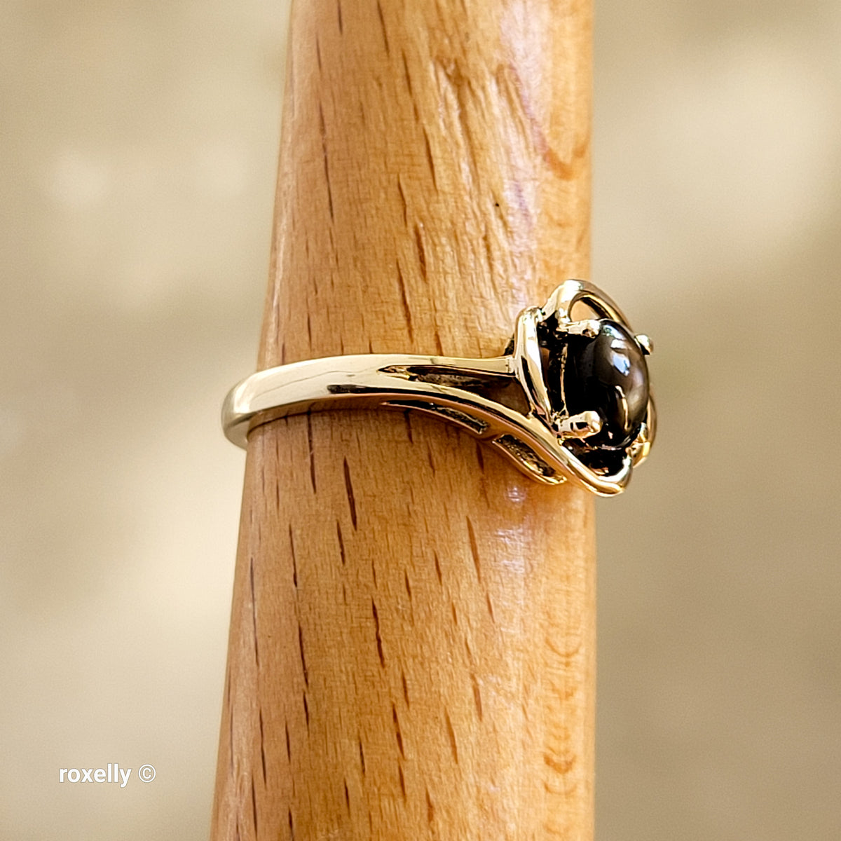 10K Yellow Gold Black Star Sapphire Ring Size 6 - Solid Gold!