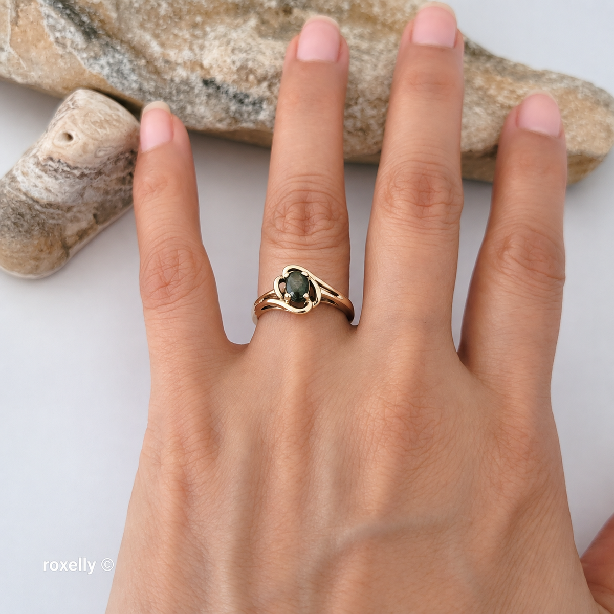 10K Yellow Gold Black Star Sapphire Ring Size 6 - Solid Gold!