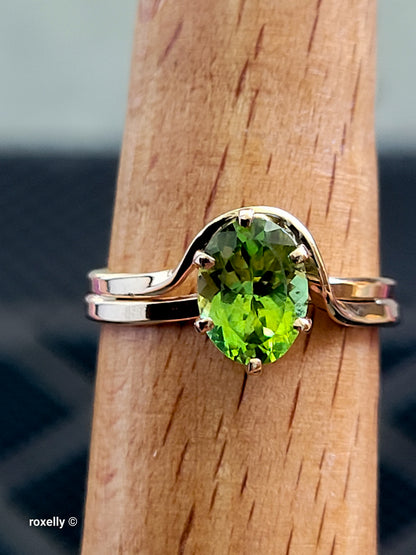 14K Yellow Gold Peridot Cocktail Ring Size 6 - Solid Gold!