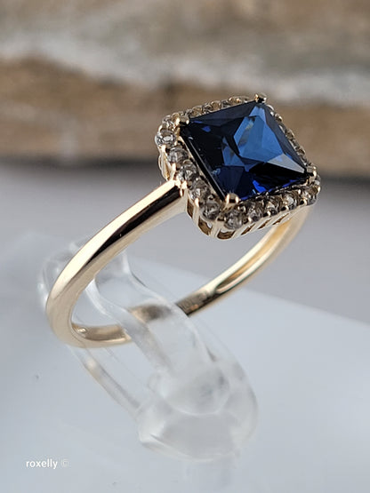 10K Yellow Gold with Blue and White Sapphires Cocktail Ring Size 6, Solid Gold
