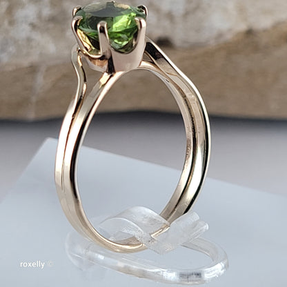 14K Yellow Gold Peridot Cocktail Ring Size 6 - Solid Gold!