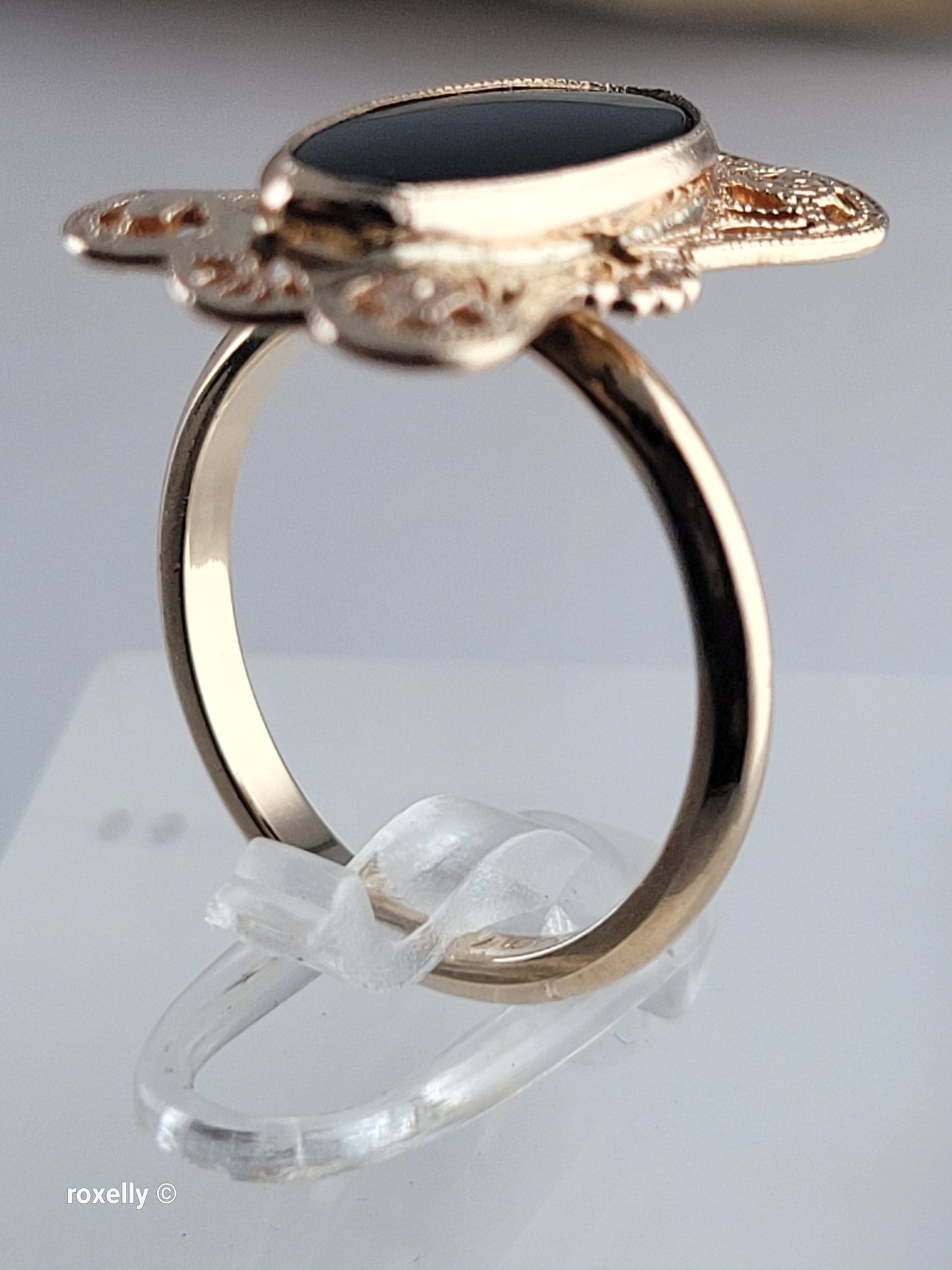 10k Size 5.5 Beautiful Solid Yellow Gold Onyx Gemstone Ring!