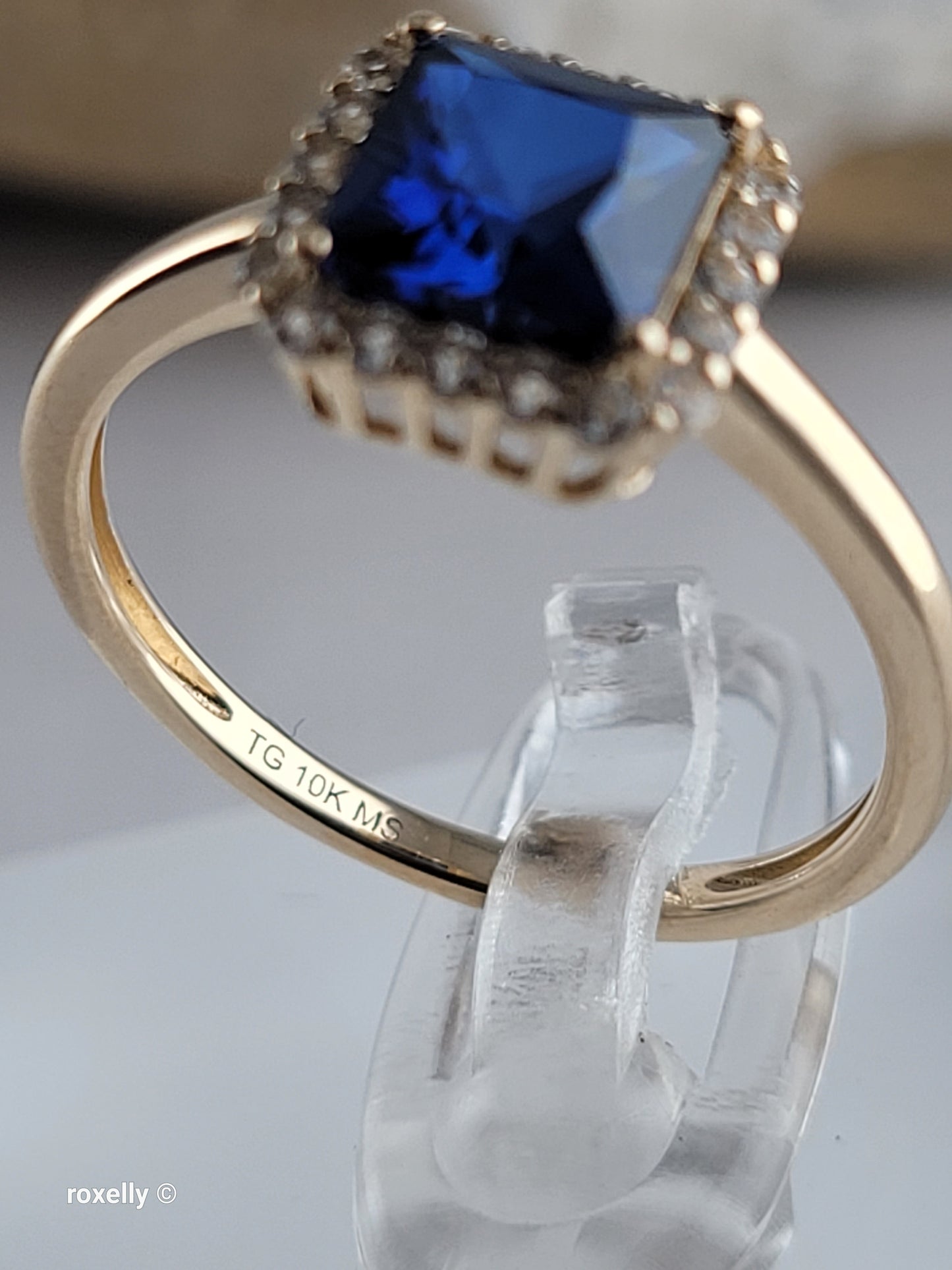10K Yellow Gold with Blue and White Sapphires Cocktail Ring Size 6, Solid Gold