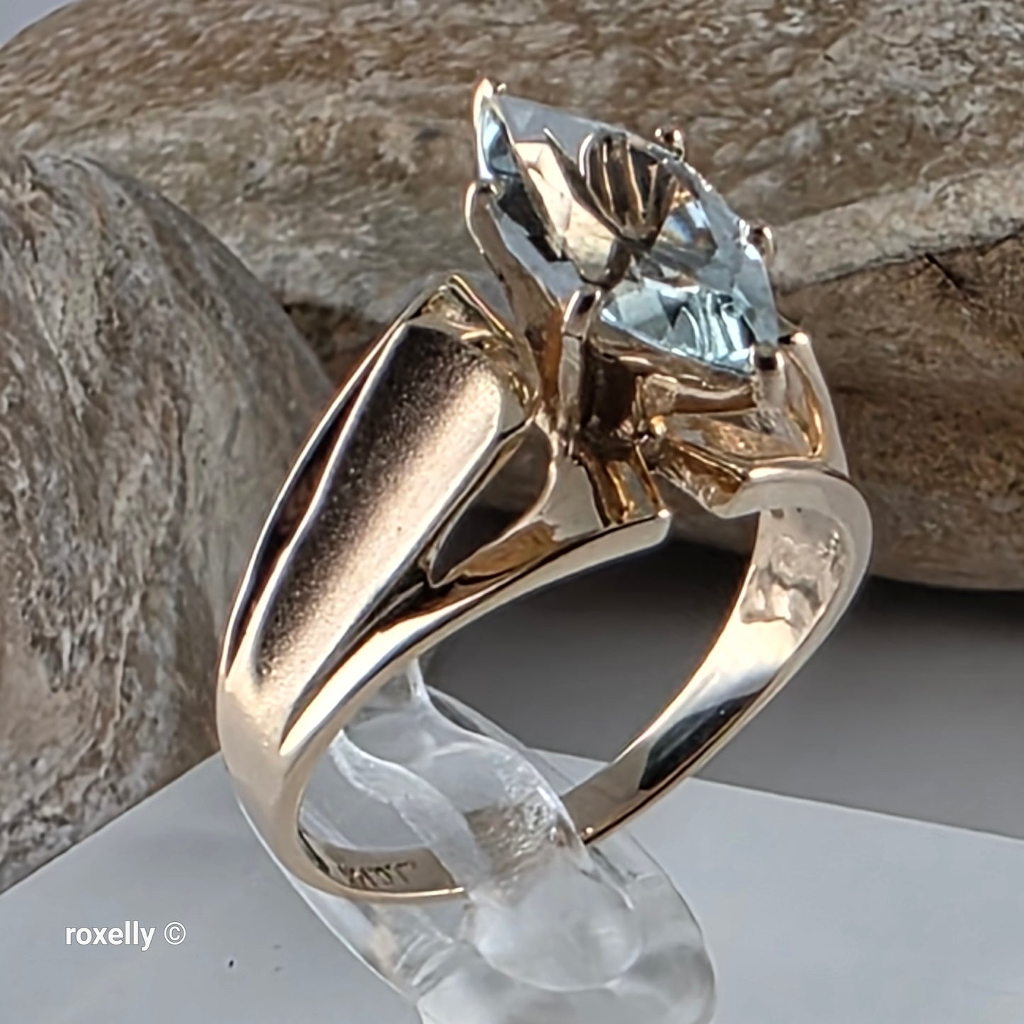 14K Yellow Gold Aquamarine Gemstone Ring Size 6.5, Solid Gold!