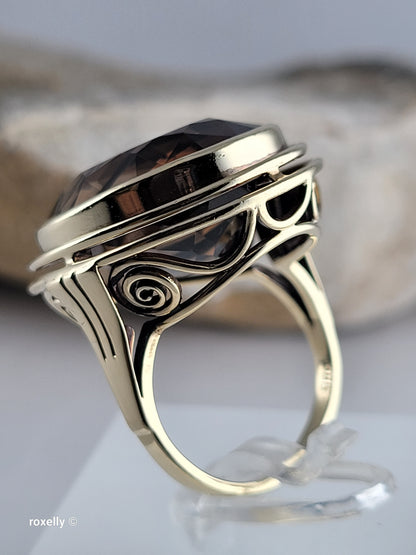 14K Gorgeous Yellow Gold Smoky Topaz Cocktail Ring Size 6, Solid Gold!
